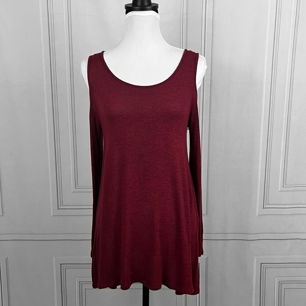 Cold shoulder tunic 🖤